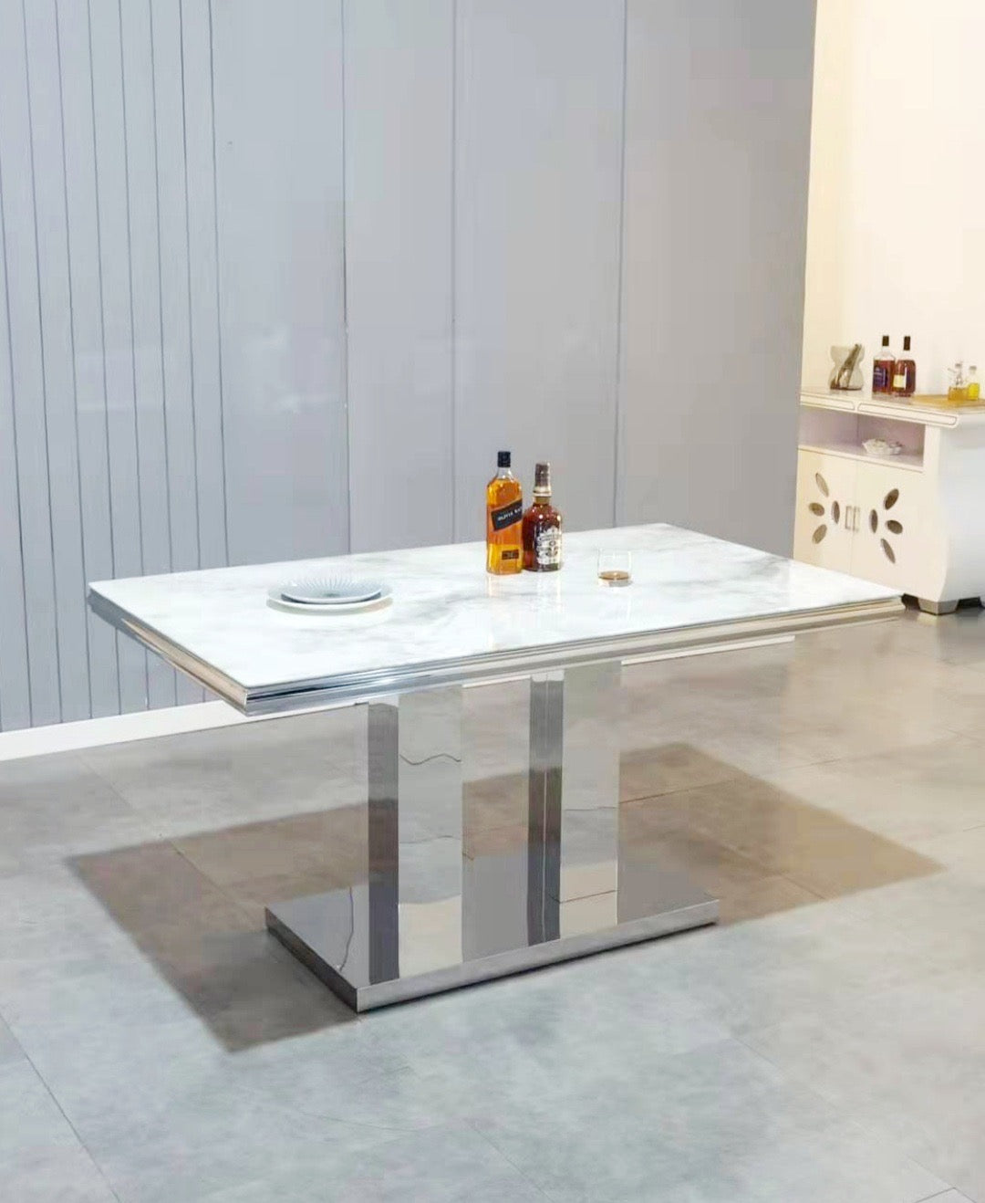 TABLE À MANGER « VERSUS »DORÉ OU ARGENTÉ