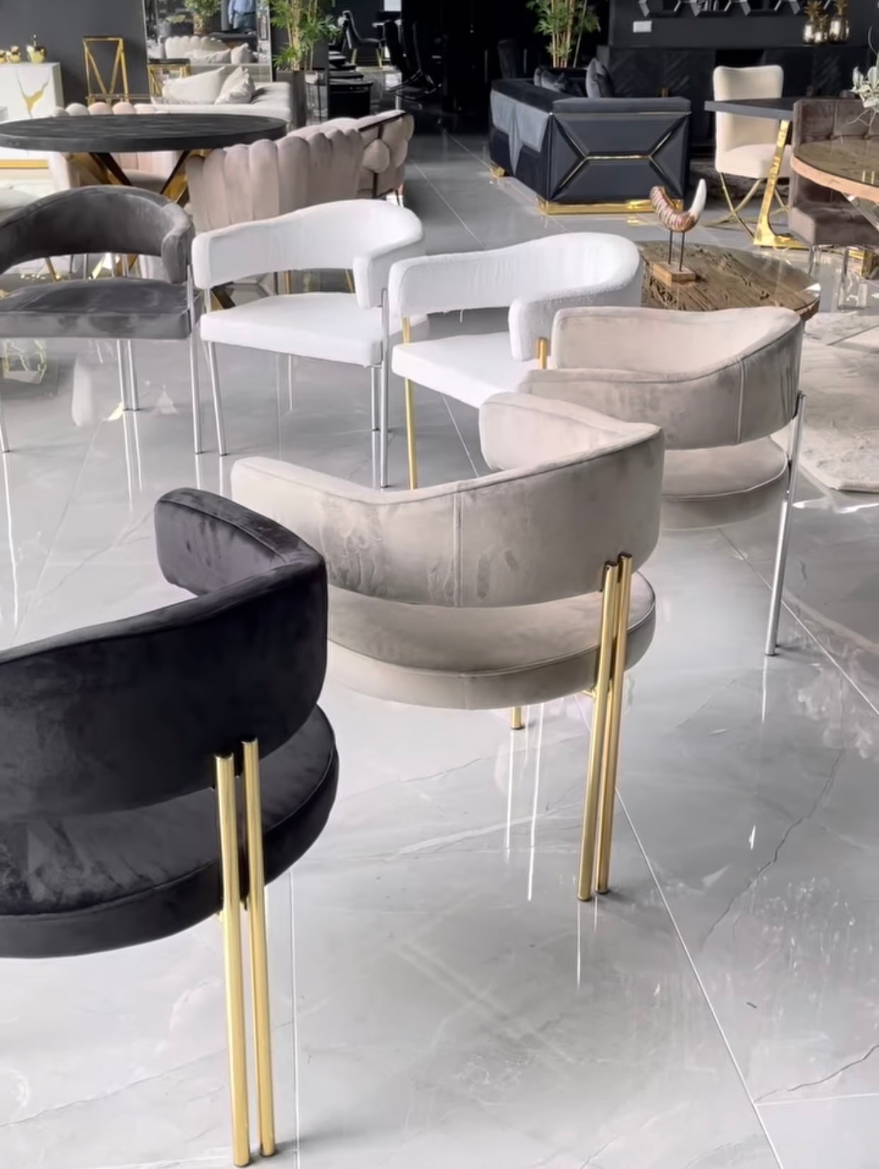 LOT DE 2 CHAISES "NEWA"