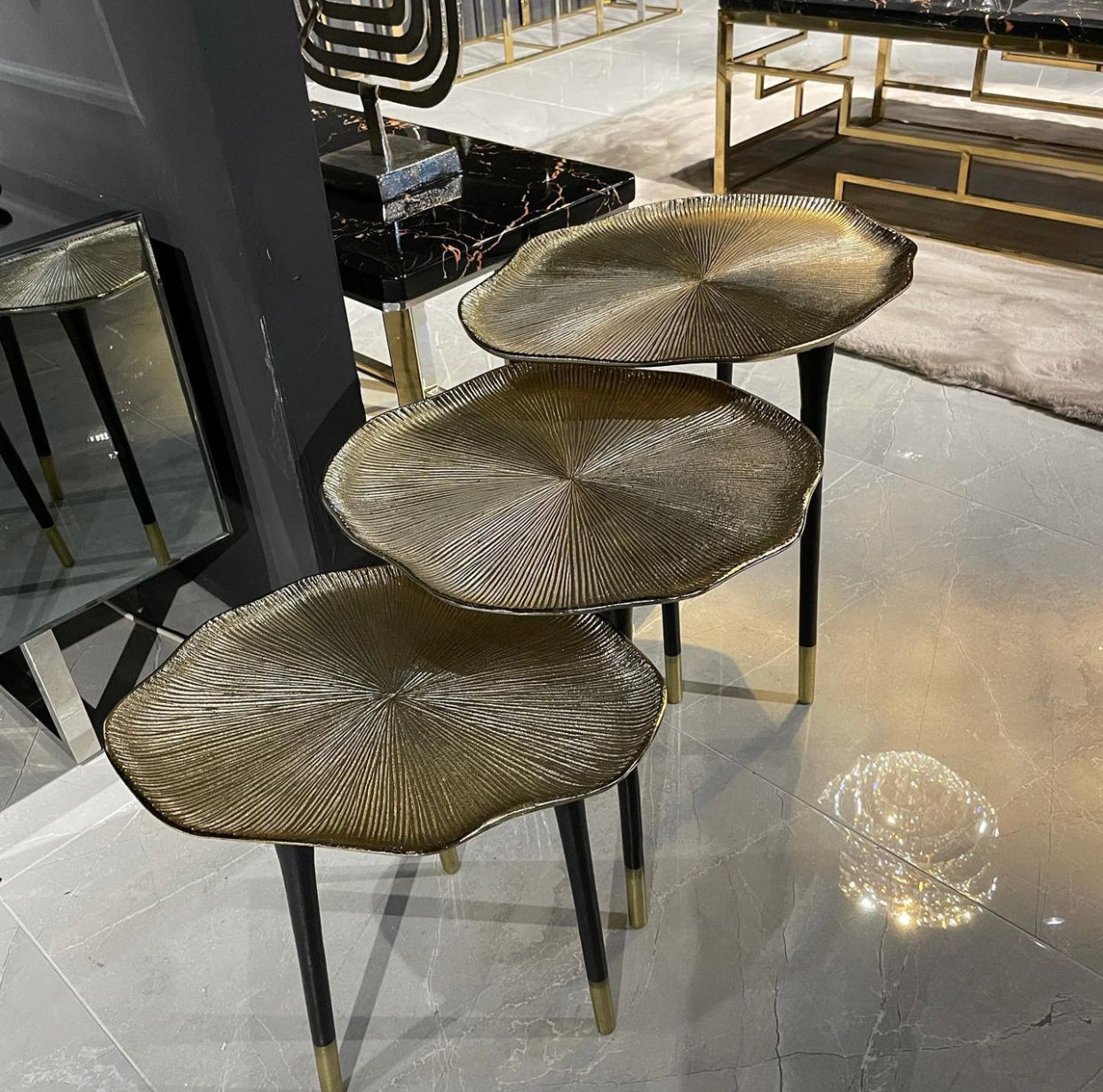 SET DE 3 TABLES D'APPOINT "LOTUS"