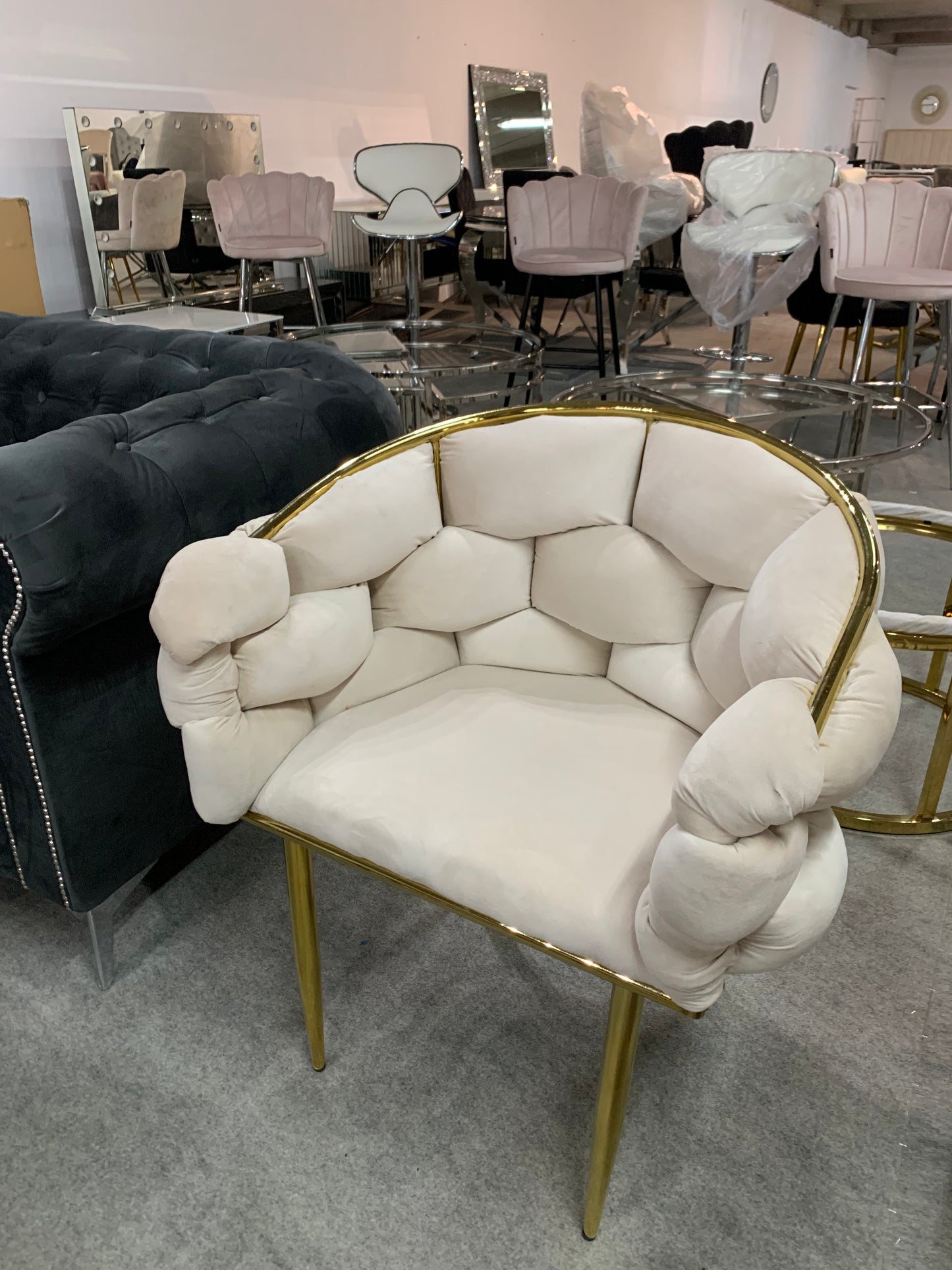 LOT DE 2 CHAISES "BALLONS"