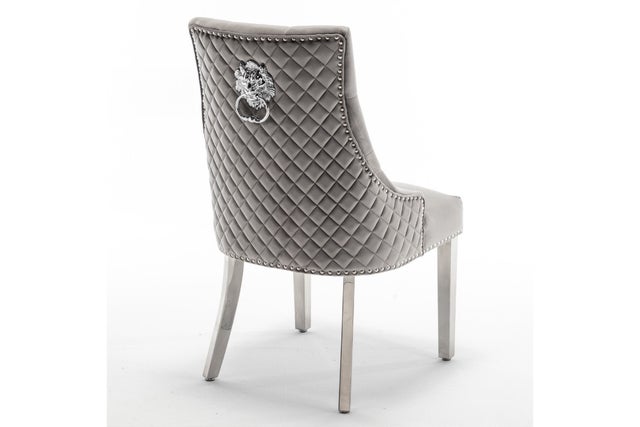 LOT DE 2 CHAISES "LION"