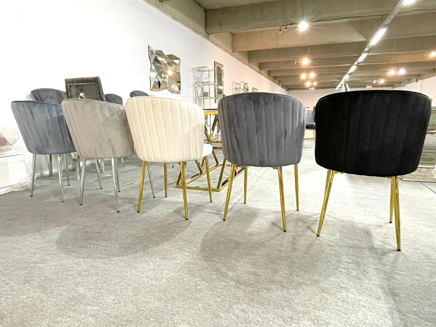LOT DE 2 CHAISES "DIANA" GOLD OU SILVER