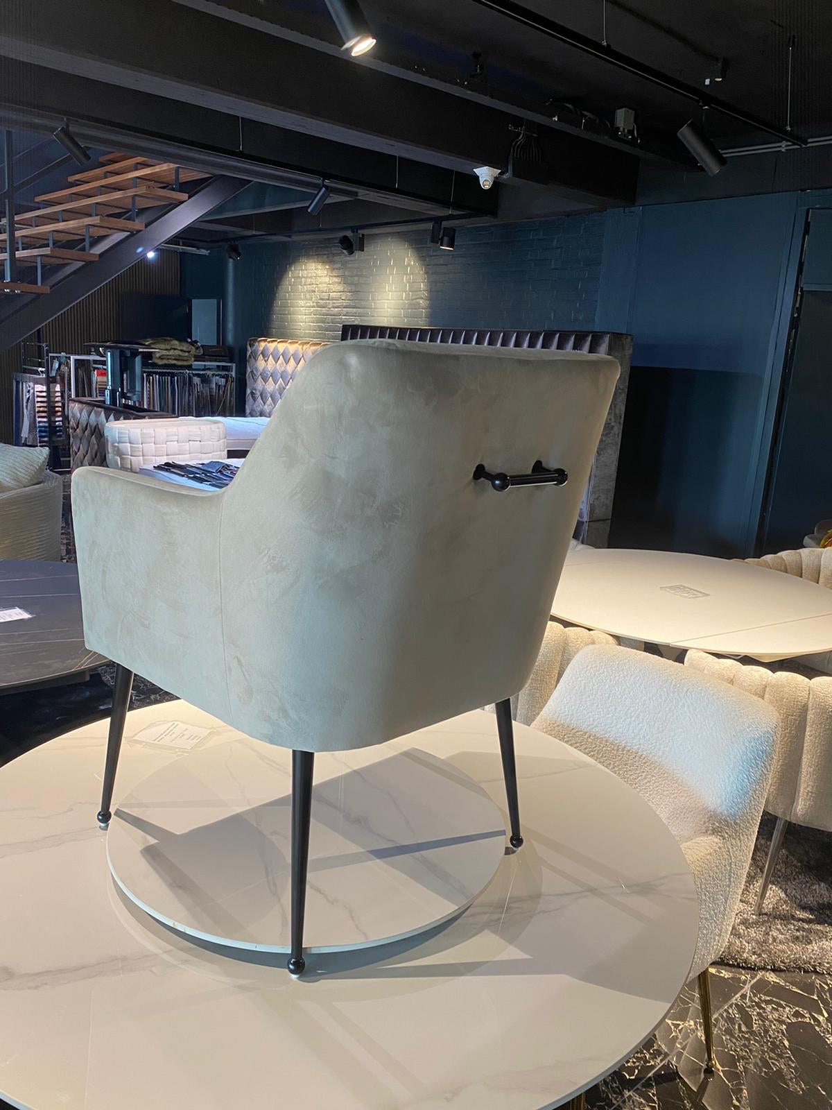 LOT DE 2 CHAISES « AMEDEUS »