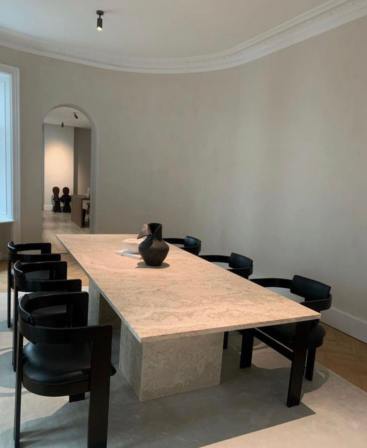 TABLE À MANGER « IMPÉRIALE »