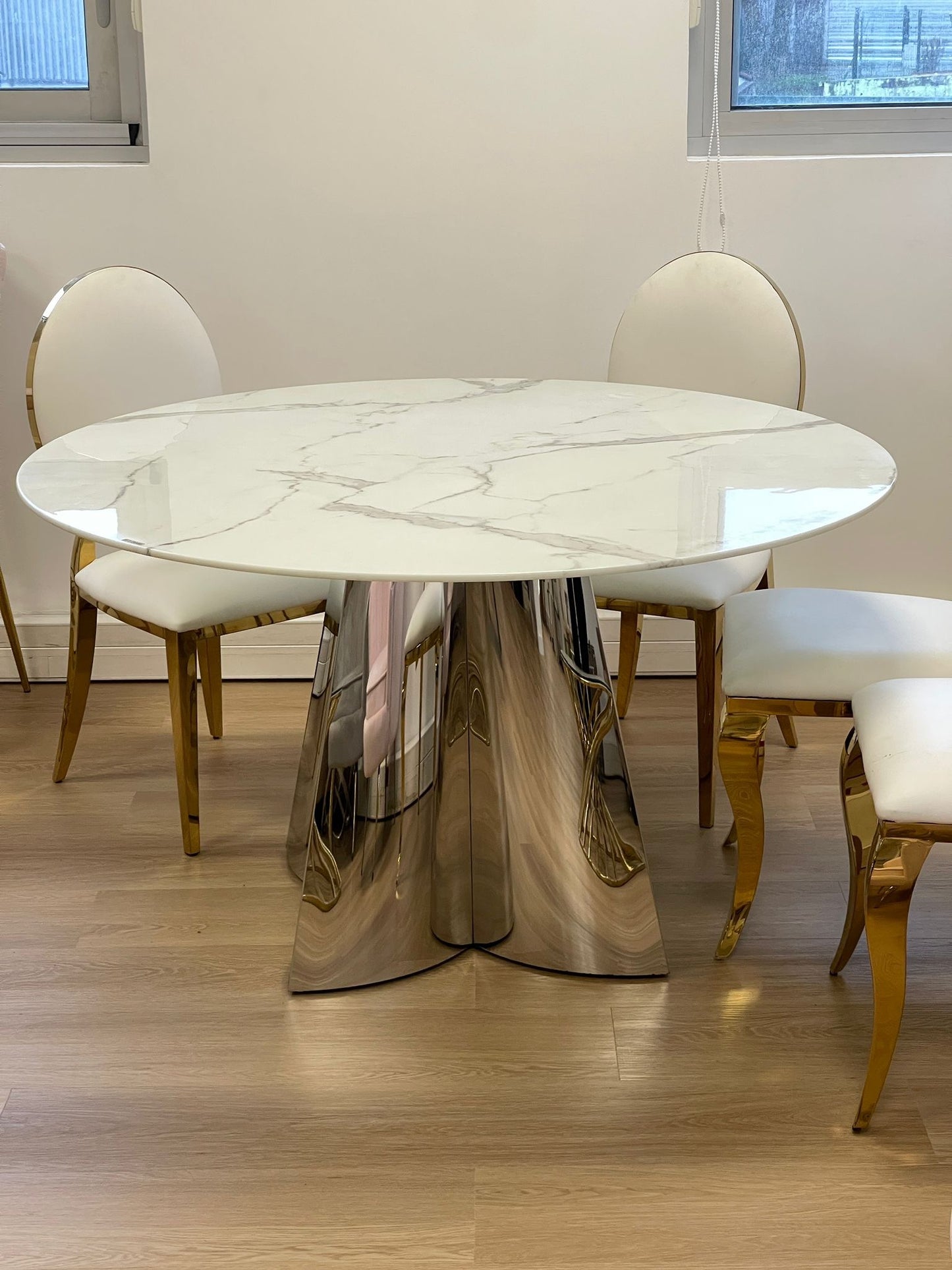 TABLE À MANGER « CAPUCINE »