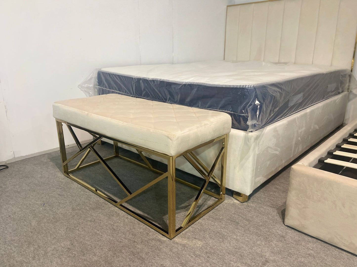 BANQUETTE « GEOMAG » DORÉ