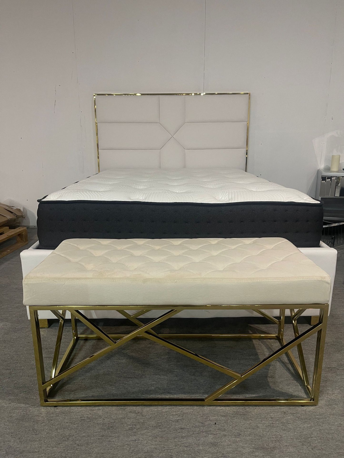 BANQUETTE « GEOMAG » DORÉ